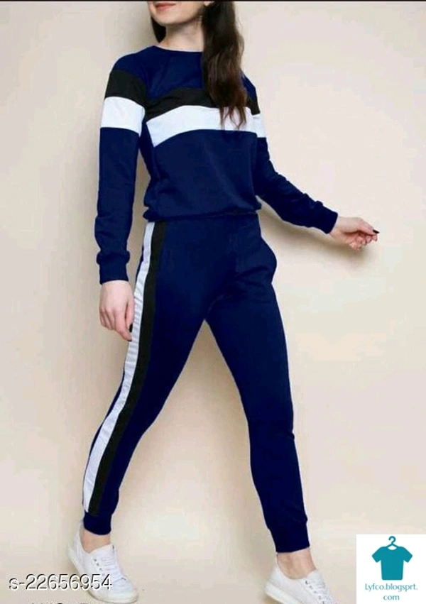 Catalog Name:*Trendy Women Nightsuits*Top Fabric: PolycottonBottom Fabric: PolycottonTop Type: Regular TopBottom Type: LeggingsSleeve Length: Long SleevesPattern: StripedMultipack: 1 - L