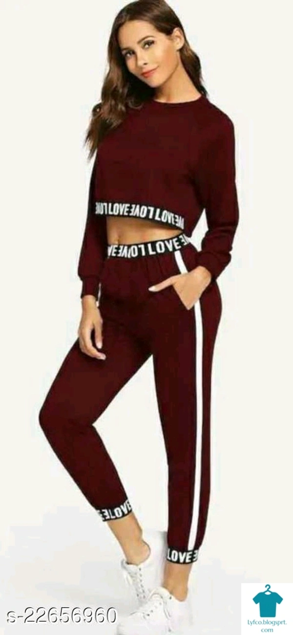 Catalog Name:*Trendy Women Nightsuits*Top Fabric: PolycottonBottom Fabric: PolycottonTop Type: Regular TopBottom Type: LeggingsSleeve Length: Long SleevesPattern: StripedMultipack: 1 - M