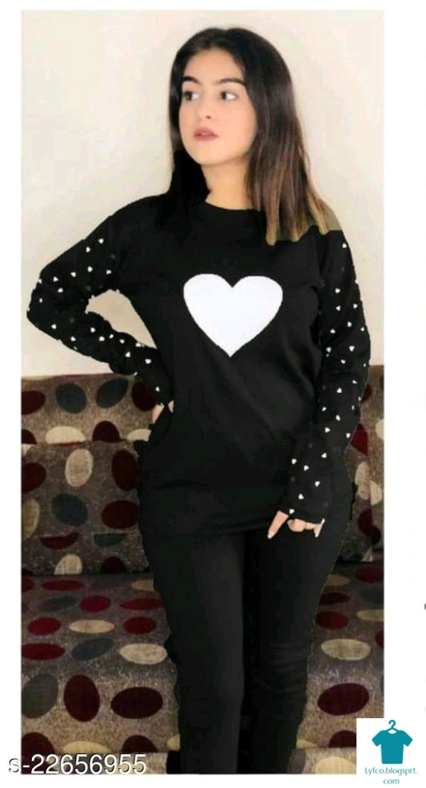 Catalog Name:*Trendy Women Nightsuits*Top Fabric: PolycottonBottom Fabric: PolycottonTop Type: Regular TopBottom Type: LeggingsSleeve Length: Long SleevesPattern: StripedMultipack: 1 - L
