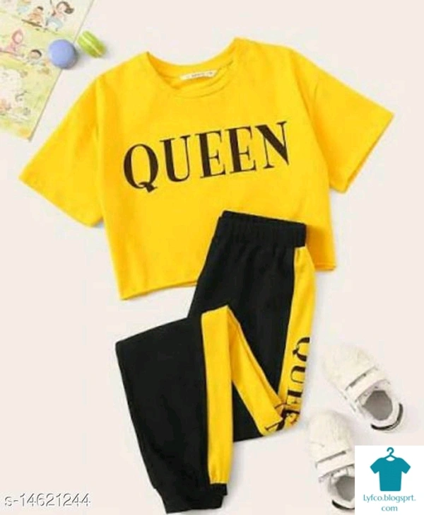 Catalog Name:*Designer Unique Women's Active Clothing Set*Fabric: Cotton BlendSleeve Length: Long SleevesPattern: ColorblockedMultipack: 1 - M