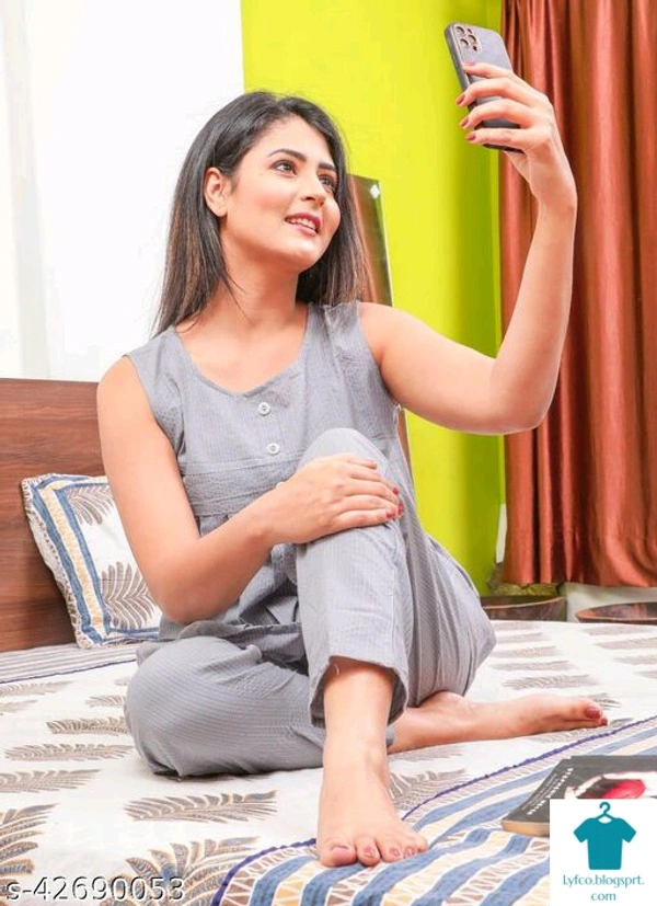 Catalog Name:*Eva Stylish Women Nightsuits*Top Fabric: CottonBottom Fabric: CottonTop Type: Regular TopBottom Type: PyjamasSleeve Length: SleevelessPattern: SolidMultipack: 1 - XL