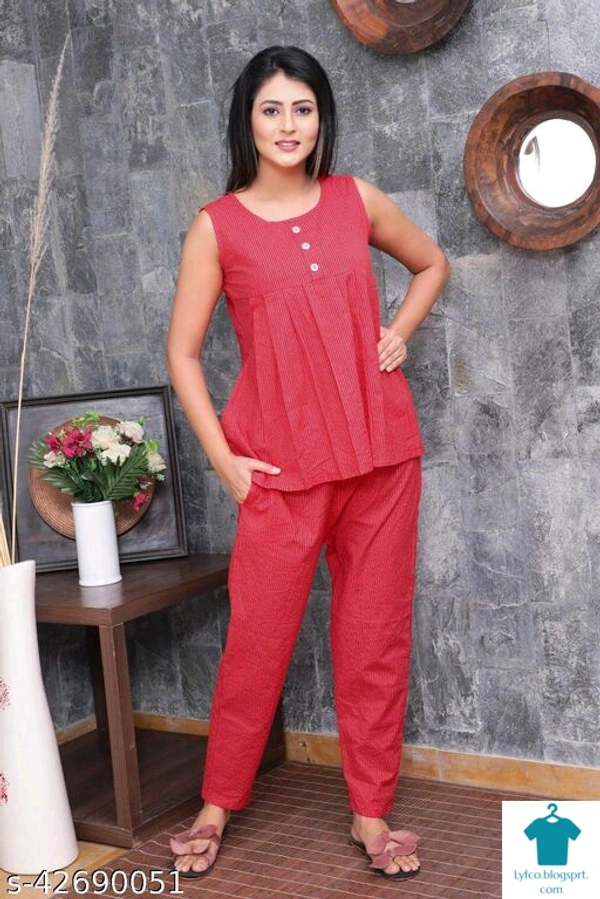 Catalog Name:*Eva Stylish Women Nightsuits*Top Fabric: CottonBottom Fabric: CottonTop Type: Regular TopBottom Type: PyjamasSleeve Length: SleevelessPattern: SolidMultipack: 1 - M