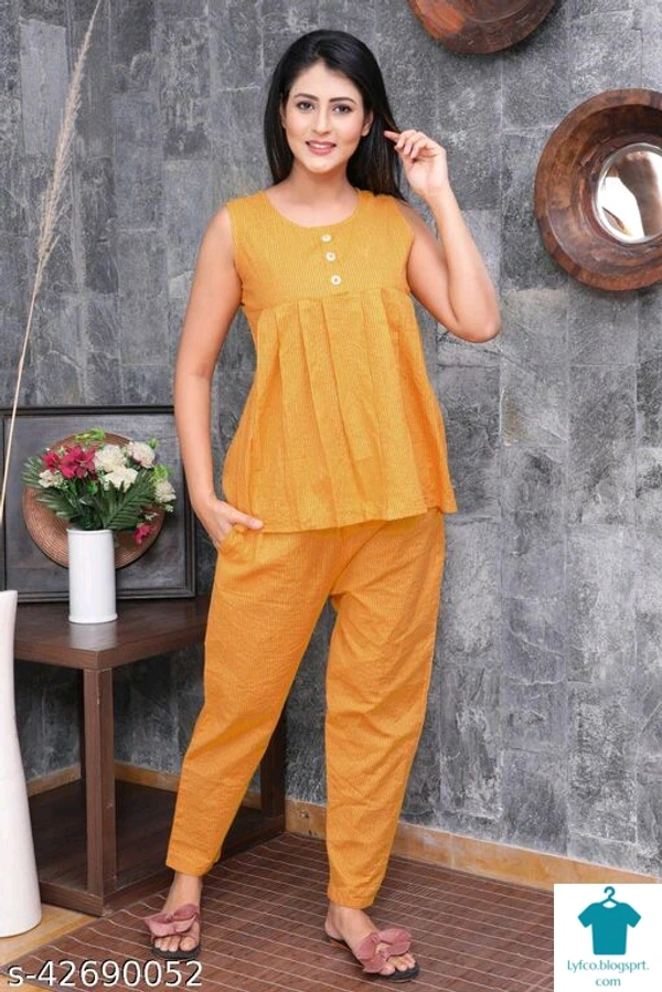 Catalog Name:*Eva Stylish Women Nightsuits*Top Fabric: CottonBottom Fabric: CottonTop Type: Regular TopBottom Type: PyjamasSleeve Length: SleevelessPattern: SolidMultipack: 1 - M