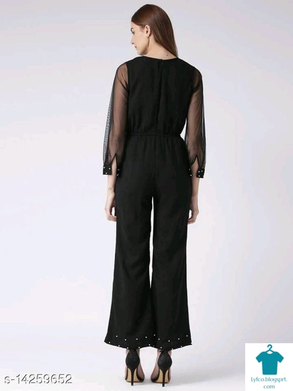 Catalog Name:*Trendy Modern Women Jumpsuits*Fabric: CrepeSleeve Length: Sleeveless,Three-Quarter SleevesPattern: PrintedMultipack: 1 - XS