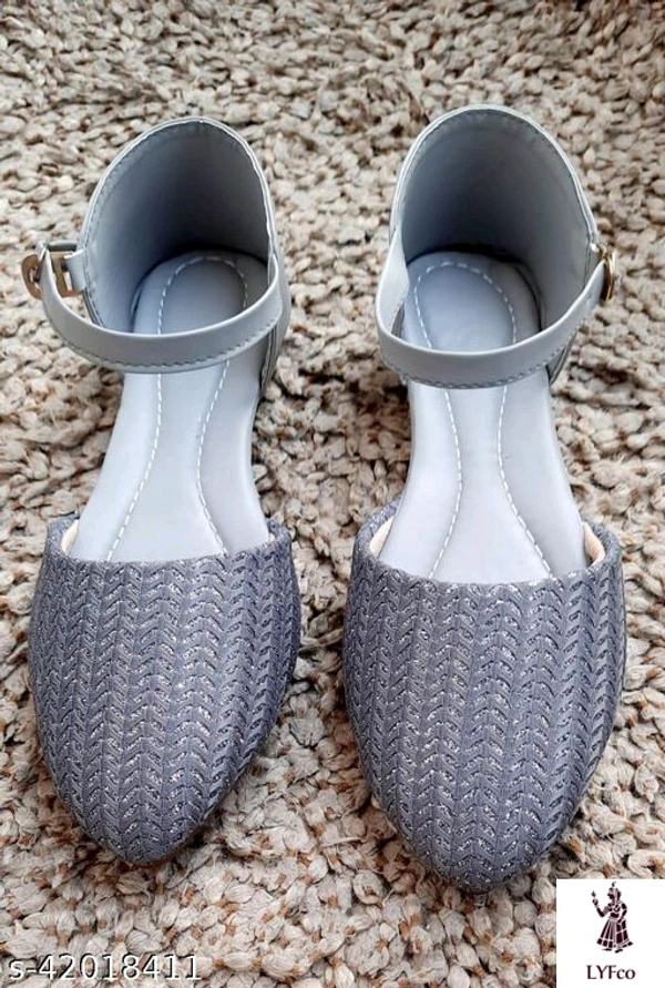 Catalog Name:*Gorgeous Women Flats*Material: PuSole Material: TprPattern: TexturedFastening & Back Detail: Closed BackMultipack: 1 - IND-7