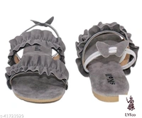 Catalog Name:*Fabulous Women Flats*Material: VelvetSole Material: TprPattern: SolidFastening & Back Detail: BackstrapMultipack: 1 - IND- 4