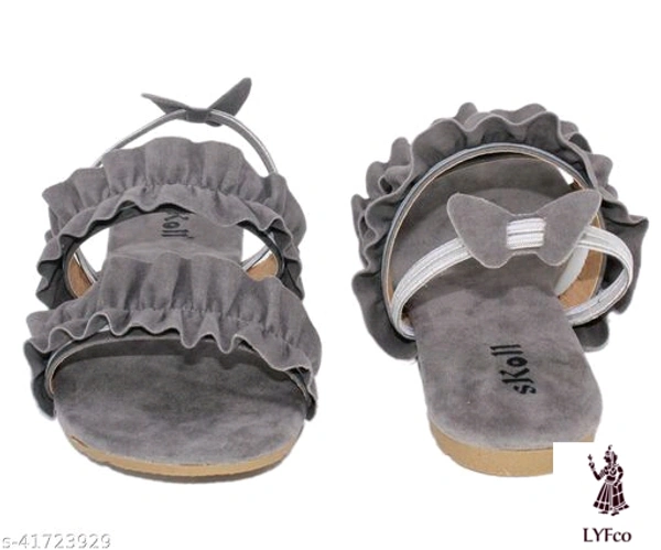 Catalog Name:*Fabulous Women Flats*Material: VelvetSole Material: TprPattern: SolidFastening & Back Detail: BackstrapMultipack: 1 - IND- 4