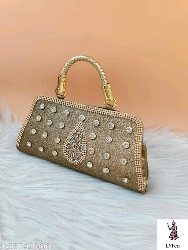 Catalog Name:*Fashionable Women Clutches*Material: PUNo. of Compartments: 1Pattern: SolidMultipack: 1 - Free size