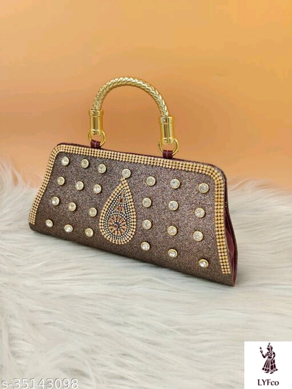 Catalog Name:*Fashionable Women Clutches*Material: PUNo. of Compartments: 1Pattern: SolidMultipack: 1 - Free size