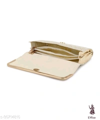Catalog Name:*Fancy Unique Women Clutches*Material: PUNo. of Compartments: 1,3Pattern: SolidMultipack: 1 - Free size