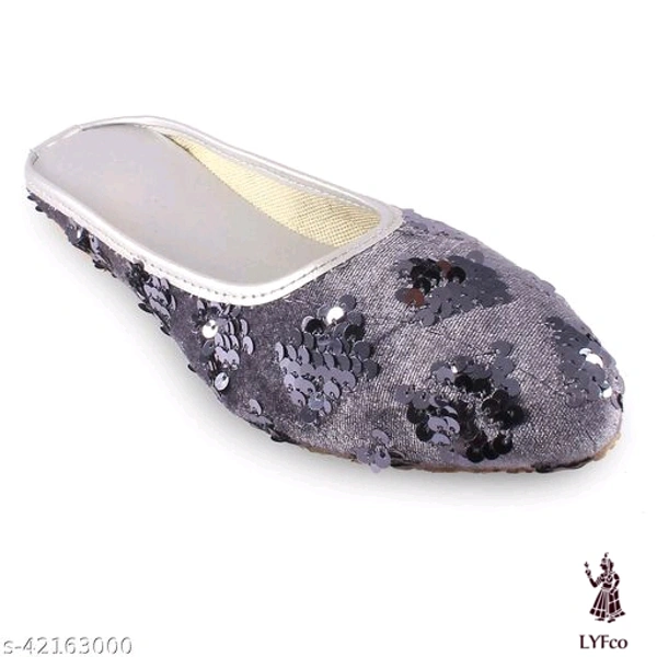 Catalog Name:*Fancy Women Flats*Material: VelvetSole Material: PvcPattern: EmbellishedFastening & Back Detail: Open BackMultipack: 1 - IND-4