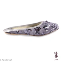 Catalog Name:*Fancy Women Flats*Material: VelvetSole Material: PvcPattern: EmbellishedFastening & Back Detail: Open BackMultipack: 1 - IND-4