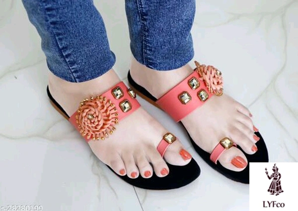 Catalog Name:*Modern Women Flats*Material: Syntethic LeatherSole Material: PvcPattern: StripedFastening & Back Detail: BuckleMultipack: 1 - IND-7