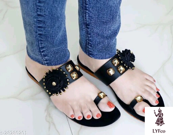 Catalog Name:*Modern Women Flats*Material: Syntethic LeatherSole Material: PvcPattern: StripedFastening & Back Detail: BuckleMultipack: 1 - IND-6