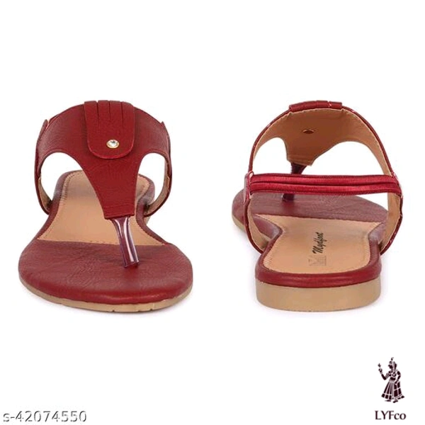 Catalog Name:*Fancy Women Flats*Material: SyntheticSole Material: PvcPattern: Woven DesignFastening & Back Detail: Slip-OnMultipack: 1 - IND5