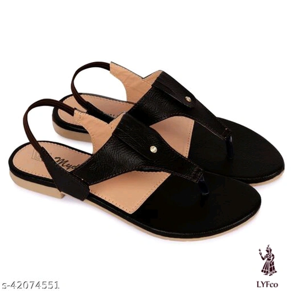 Catalog Name:*Fancy Women Flats*Material: SyntheticSole Material: PvcPattern: Woven DesignFastening & Back Detail: Slip-OnMultipack: 1 - IND9