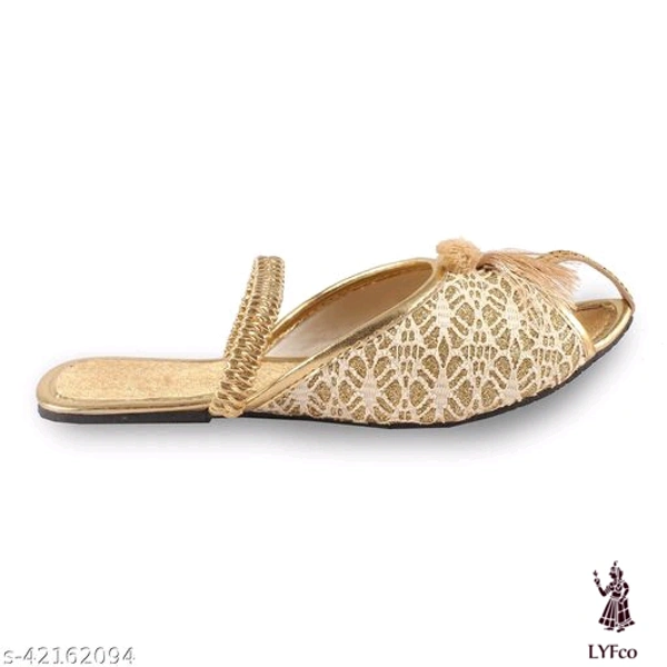 Catalog Name:*Colorful Women Flats*Material: VelvetSole Material: PvcPattern: EmbellishedFastening & Back Detail: BackstrapMultipack: 1 - IND-5