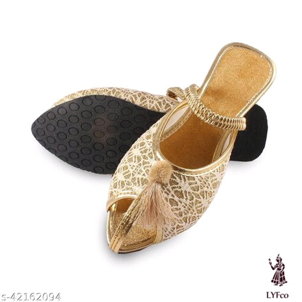 Catalog Name:*Colorful Women Flats*Material: VelvetSole Material: PvcPattern: EmbellishedFastening & Back Detail: BackstrapMultipack: 1 - IND-5