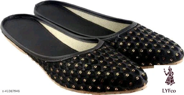 Catalog Name:*Latest Women Bellies & Ballerinas*Material: Syntethic LeatherSole Material: PvcPattern: EmbellishedFastening & Back Detail: Open BackMultipack: 1 - 4