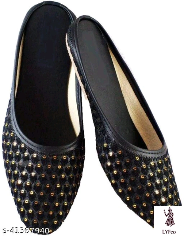 Catalog Name:*Latest Women Bellies & Ballerinas*Material: Syntethic LeatherSole Material: PvcPattern: EmbellishedFastening & Back Detail: Open BackMultipack: 1 - 4