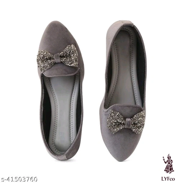 Catalog Name:*Voguish Women Bellies & Ballerinas*Material: VelvetSole Material: PuPattern: SolidFastening & Back Detail: Slip-OnMultipack: 1 - 6