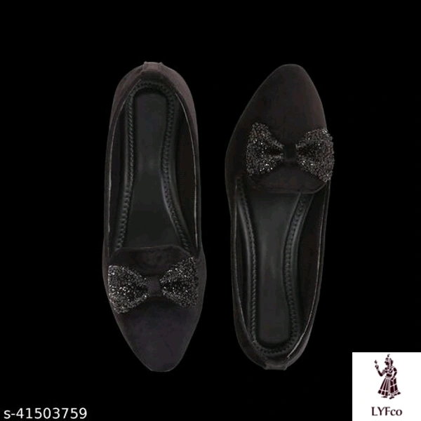 Catalog Name:*Voguish Women Bellies & Ballerinas*Material: VelvetSole Material: PuPattern: SolidFastening & Back Detail: Slip-OnMultipack: 1 - 6