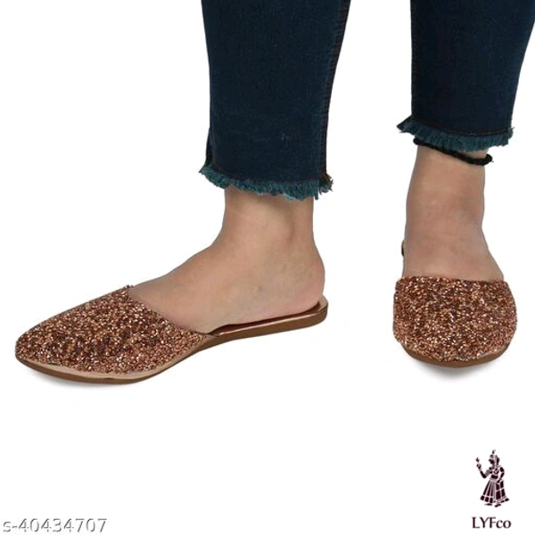 Catalog Name:*Stylish Women Juttis & Mojaris*Material: SuedesyntheticSole Material: TprPattern: Embellished - 4