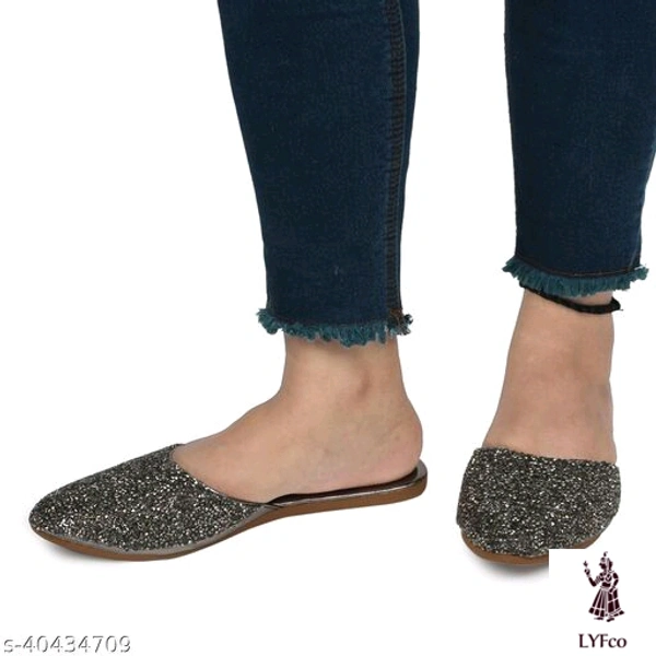 Catalog Name:*Stylish Women Juttis & Mojaris*Material: SuedesyntheticSole Material: TprPattern: Embellished - 8