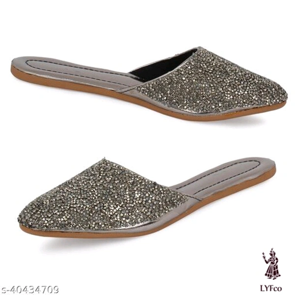 Catalog Name:*Stylish Women Juttis & Mojaris*Material: SuedesyntheticSole Material: TprPattern: Embellished - 8