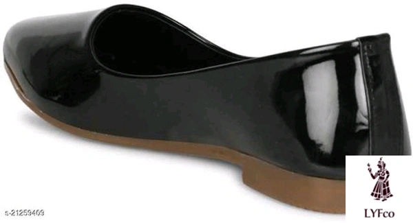 Catalog Name:*Gorgeous Women Bellies & Ballerinas*Material: Patent LeatherSole Material: TprPattern: SolidFastening & Back Detail: Slip-OnMultipack: 1 - 6