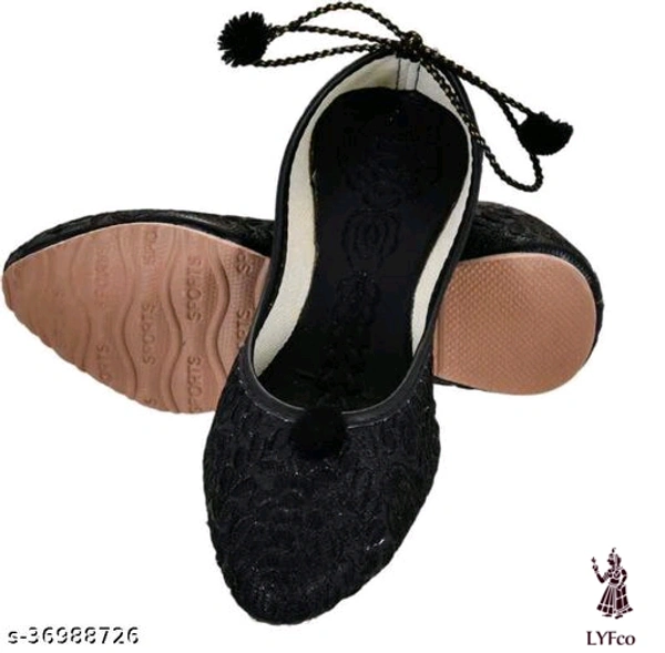 Catalog Name:*Colorful Women Juttis & Mojaris*Material: CanvasSole Material: RubberPattern: TexturedFastening & Back Detail: Closed BackMultipack: 1 - 4