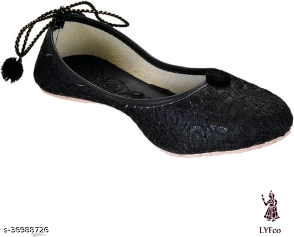 Catalog Name:*Colorful Women Juttis & Mojaris*Material: CanvasSole Material: RubberPattern: TexturedFastening & Back Detail: Closed BackMultipack: 1 - 4