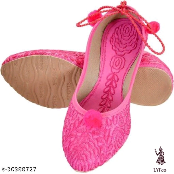 Catalog Name:*Colorful Women Juttis & Mojaris*Material: CanvasSole Material: RubberPattern: TexturedFastening & Back Detail: Closed BackMultipack: 1 - 5