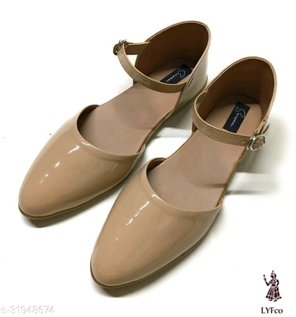 Catalog Name:*Fancy Women Bellies & Ballerinas*Material: Syntethic LeatherSole Material: PolyurethanePattern: SolidFastening & Back Detail: Ankle LoopMultipack: 1 - 7