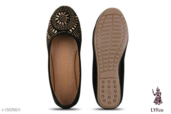 Catalog Name:*Latest Trendy Women Bellies & Ballerinas*Material: SyntheticSole Material: PVCFastening & Back Detail: Slip-OnPattern: SolidMultipack: 2 - 5