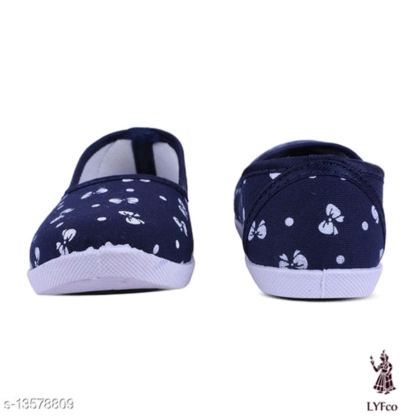 Catalog Name:*Latest Trendy Women Bellies & Ballerinas*Material: SyntheticSole Material: PVCFastening & Back Detail: Slip-OnPattern: SolidMultipack: 2 - 8