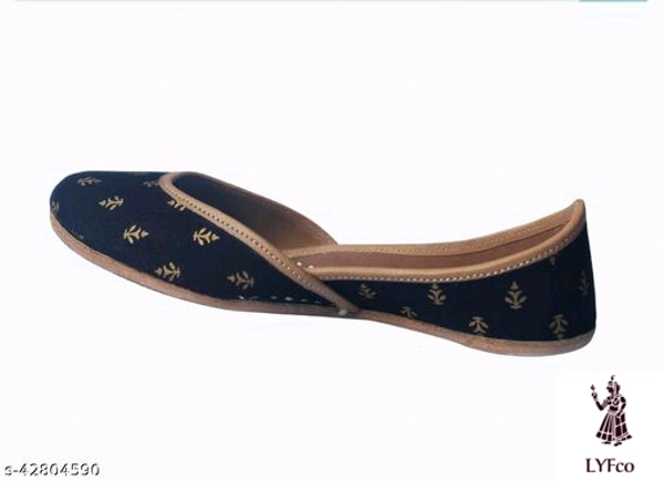 Catalog Name:*Gorgeous Women Juttis & Mojaris*Material: LeatherSole Material: LeatherPattern: PrintedFastening & Back Detail: Ankle LoopMultipack: 1 - 3