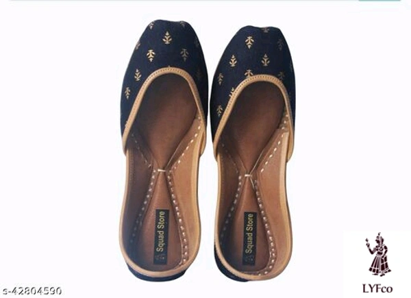 Catalog Name:*Gorgeous Women Juttis & Mojaris*Material: LeatherSole Material: LeatherPattern: PrintedFastening & Back Detail: Ankle LoopMultipack: 1 - 5