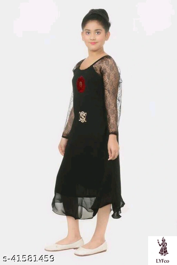 Catalog Name:*Modern Funky Girls Frocks & Dresses*Fabric: Cotton BlendSleeve Length: Three-Quarter Sleeves,SleevelessPattern: Self-DesignMultipack: Single - 5-6