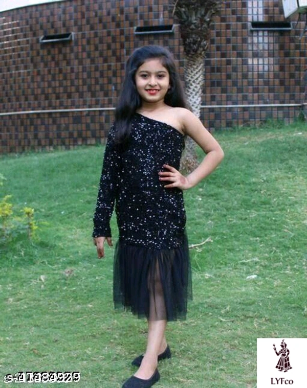 Catalog Name:*Cute Stylus Girls Frocks & Dresses*Fabric: ViscoseSleeve Length: Long SleevesPattern: SolidMultipack: Single - 6-7