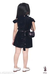 Catalog Name:*Tinkle Fancy Girls Frocks & Dresses*Fabric: Viscose RayonSleeve Length: Short SleevesPattern: EmbellishedMultipack: Single - 7-8