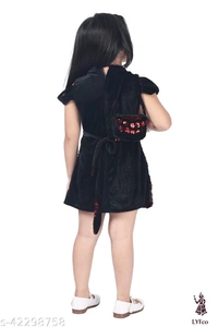Catalog Name:*Tinkle Fancy Girls Frocks & Dresses*Fabric: Viscose RayonSleeve Length: Short SleevesPattern: EmbellishedMultipack: Single - 6-7