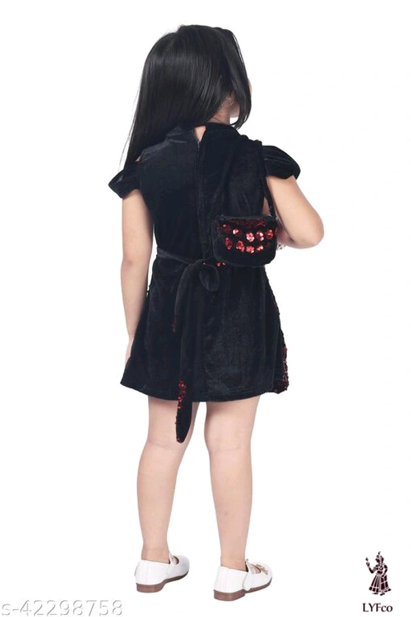 Catalog Name:*Tinkle Fancy Girls Frocks & Dresses*Fabric: Viscose RayonSleeve Length: Short SleevesPattern: EmbellishedMultipack: Single - 6-7