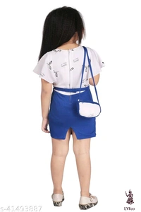 Catalog Name:*Cute Comfy Girls Frocks & Dresses*Fabric: CottonSleeve Length: Short SleevesPattern: PrintedMultipack: Single - 5-6 Years