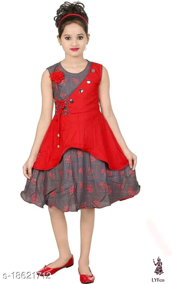 Catalog Name:*Princess Fancy Girls Frocks & Dresses*Fabric: Rayon,Cotton,ChiffonSleeve Length: Sleeveless,Three-Quarter SleevesPattern: Self-DesignMultipack: Single - 7-8 years