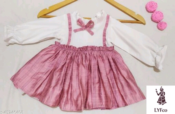 Catalog Name:*Flawsome Fancy Girls Frocks & Dresses*Fabric: Cotton BlendSleeve Length: Long SleevesPattern: CheckedMultipack: Single - 0-3Months