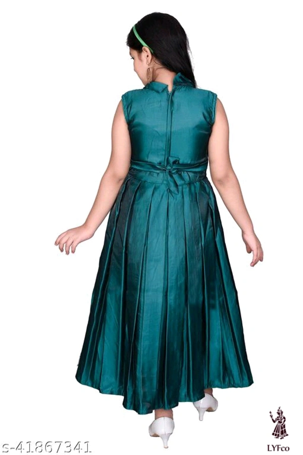 Catalog Name:*Modern Fancy Girls Frocks & Dresses*Fabric: SilkSleeve Length: SleevelessPattern: Solid,EmbellishedMultipack: Single - 5-6