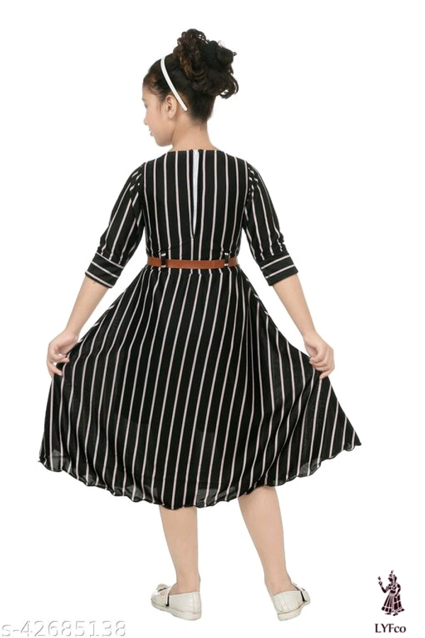 Catalog Name:*Agile Stylus Girls Frocks & Dresses*Fabric: CottonSleeve Length: Sleeveless,Three-Quarter SleevesPattern: Printed,Solid,StripedMultipack: Single - 4-5