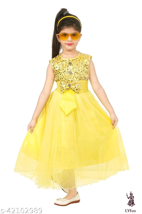 Catalog Name:*Cutiepie Fancy Girls Frocks & Dresses*Fabric: NetSleeve Length: SleevelessPattern: EmbellishedMultipack: Single - 2-3