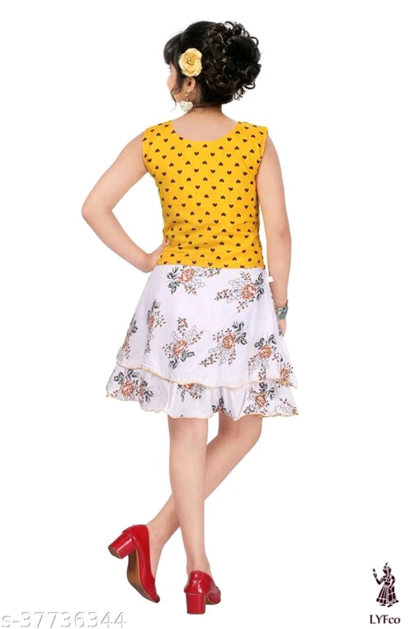 Catalog Name:*Pretty Classy Girls Frocks & Dresses*Fabric: RayonSleeve Length: Short SleevesPattern: PrintedMultipack: Single - 6-7